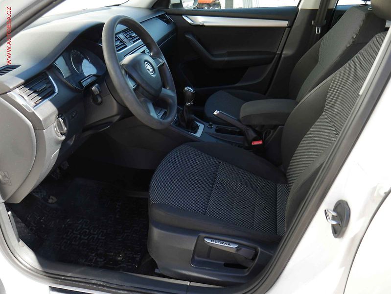 Škoda Octavia (2013) 1.6 TDi, ČR, Klima - fotka 9 z 16