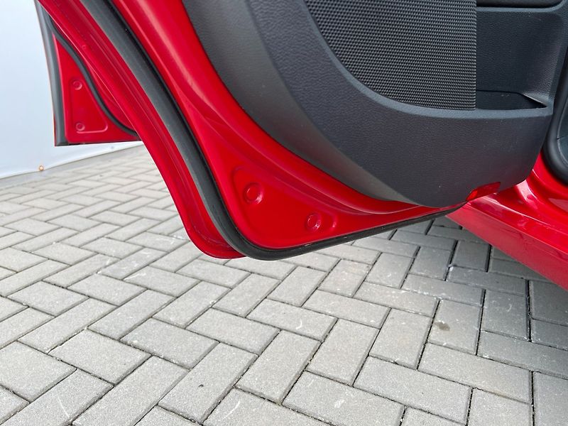 Volkswagen Golf (2010) Variant 1.4 16V 59kW - fotka 21 z 26