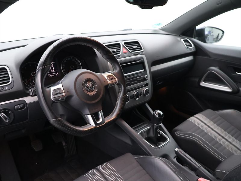 Volkswagen Scirocco 1,4 TSI 90kW Sport Xenon Pano - fotka 15 z 32