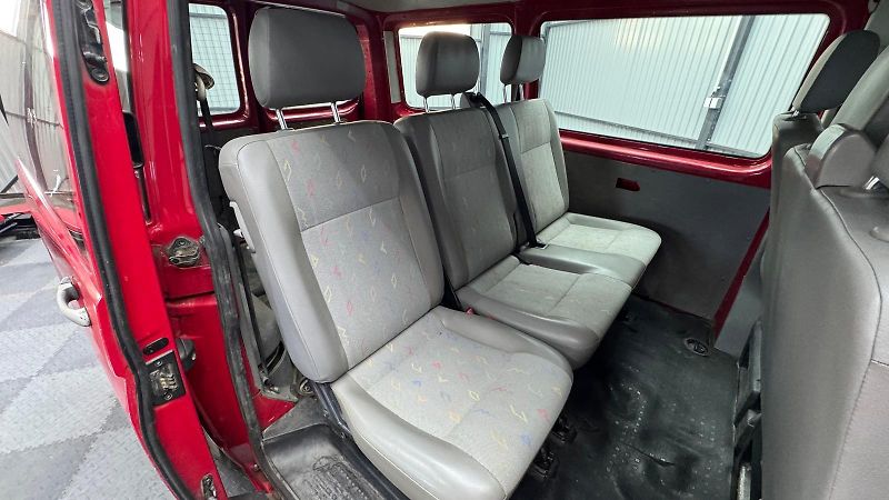 Volkswagen Transporter (2009) 6 MÍST - fotka 8 z 12