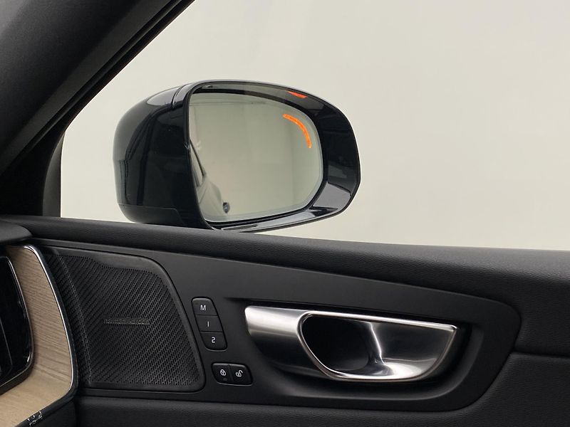 Volvo XC60 T6 AWD DARK PLUS AUT CZ - fotka 35 z 59