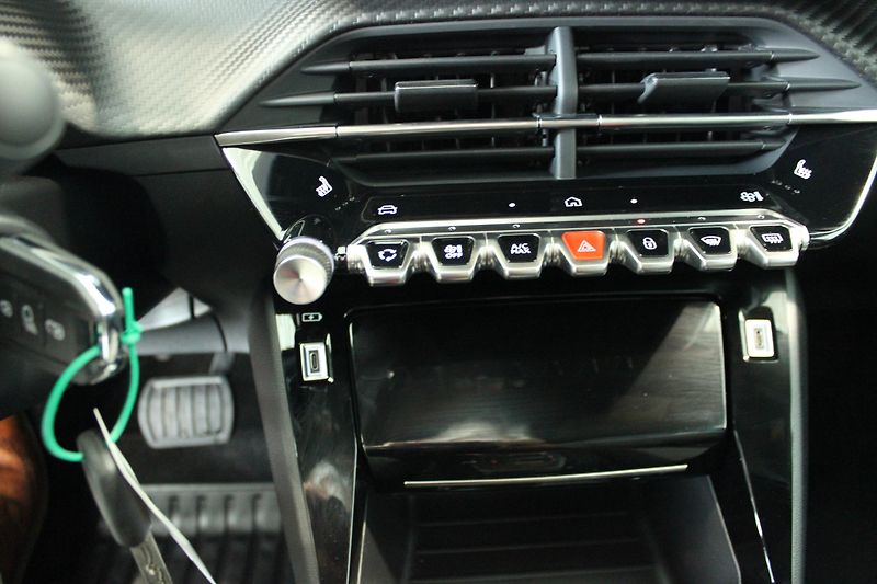 Peugeot 2008 (2026) 2008 ALLURE Hybrid 110 e-DCS6 - fotka 11 z 17