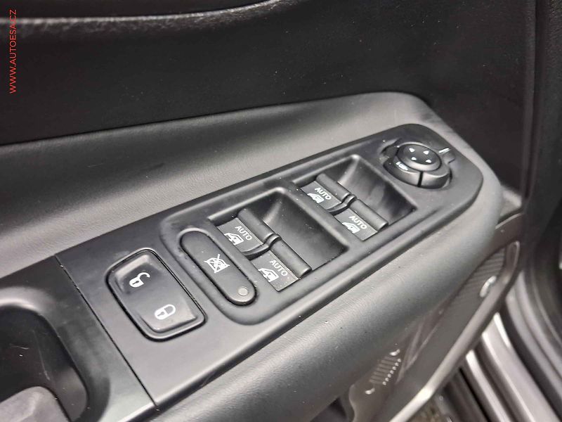 Jeep Renegade (2019) 1.0 T-GDi, Limited - fotka 13 z 17
