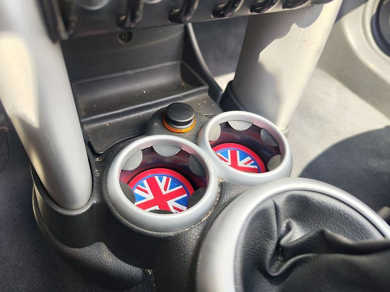 Mini Cooper 1.6 /66kW ONE Cabrio - fotka 23 z 29