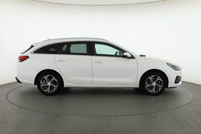 Hyundai i30 (2023) 1.5 DPI, Serv.kniha, Navi - fotka 6 z 18