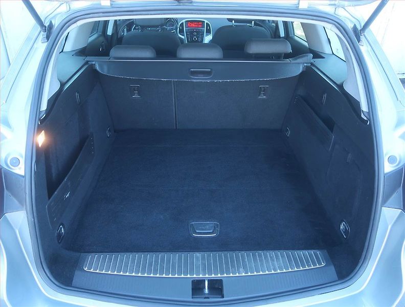 Opel Astra (2011) 1.4 T, po STK, servisované - fotka 13 z 13