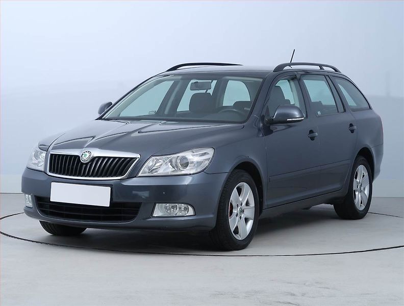 Škoda Octavia (2010) 2.0 TDI, Serv.kniha, Tempomat - fotka 2 z 17