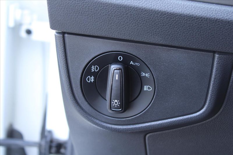Volkswagen Polo 1.0TSI COMFORTLINE LED ČR - fotka 16 z 21