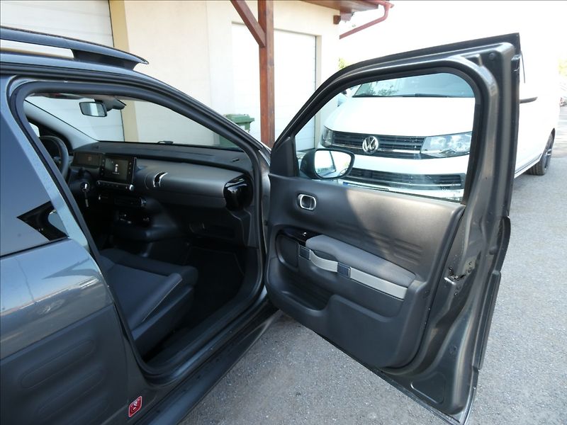 Citroën C4 Cactus 1,2 PureTech 60kW NAVI - fotka 20 z 33