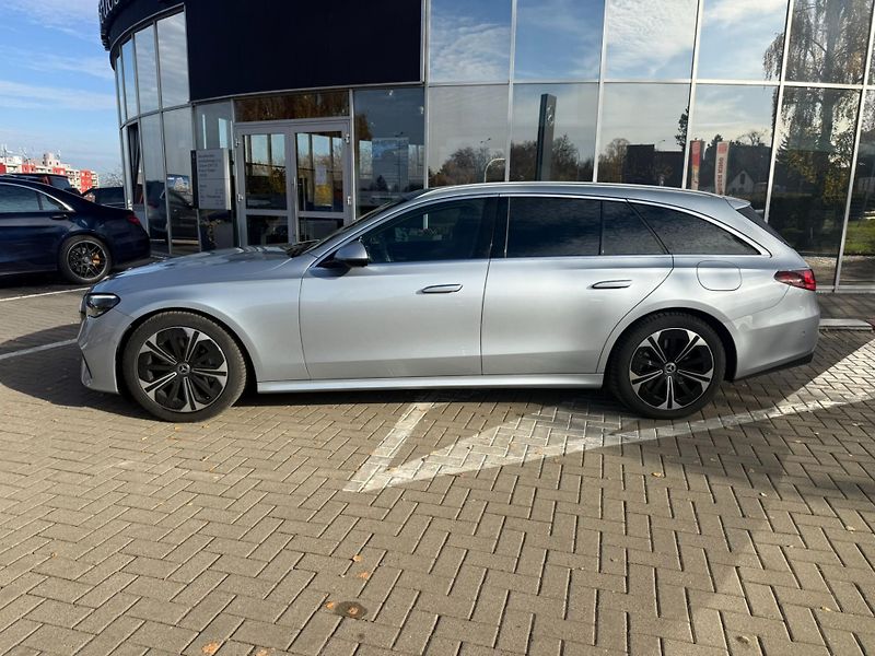 Mercedes-Benz Třídy E (2024) E 300 de 4MATIC kombi - fotka 5 z 23