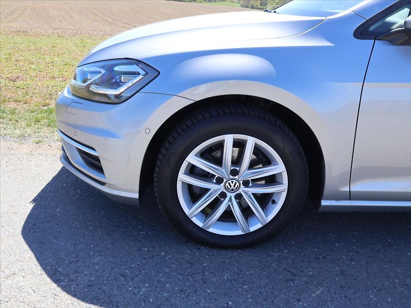 Volkswagen Golf 1,6 TDI LED DPH 1.Maj. Tažné - fotka 17 z 25
