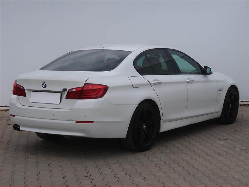 BMW Řada 5 (2011) 525d xDrive, 4X4, Automat - fotka 5 z 14