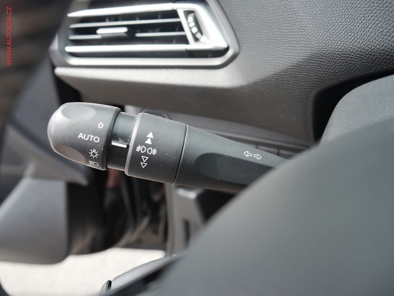 Peugeot 308 (2016) 1.6HDI, navi, autoAC - fotka 16 z 18