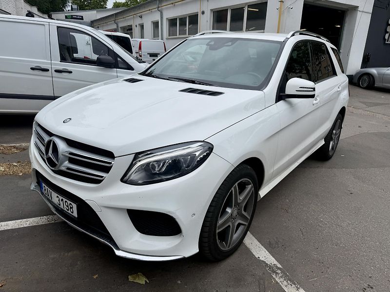 Mercedes-Benz GLE 250d 4M AMG Airmatic - fotka 31 z 53