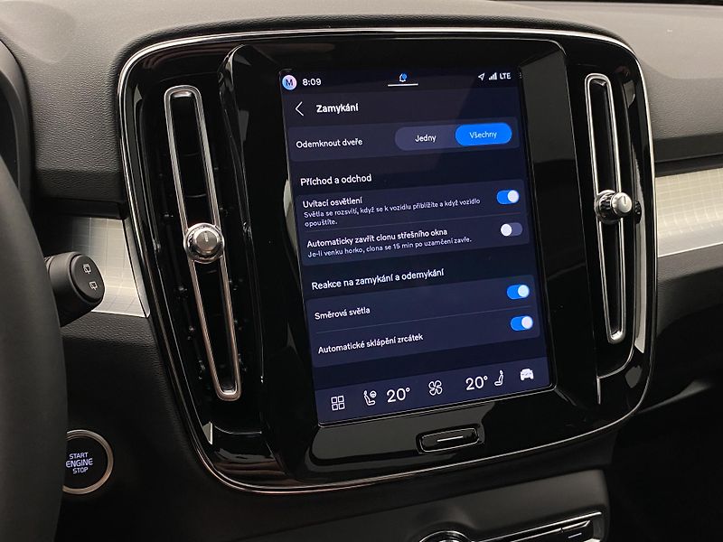 Volvo XC40 (2026) B3 AUT DARK PLUS - fotka 52 z 60