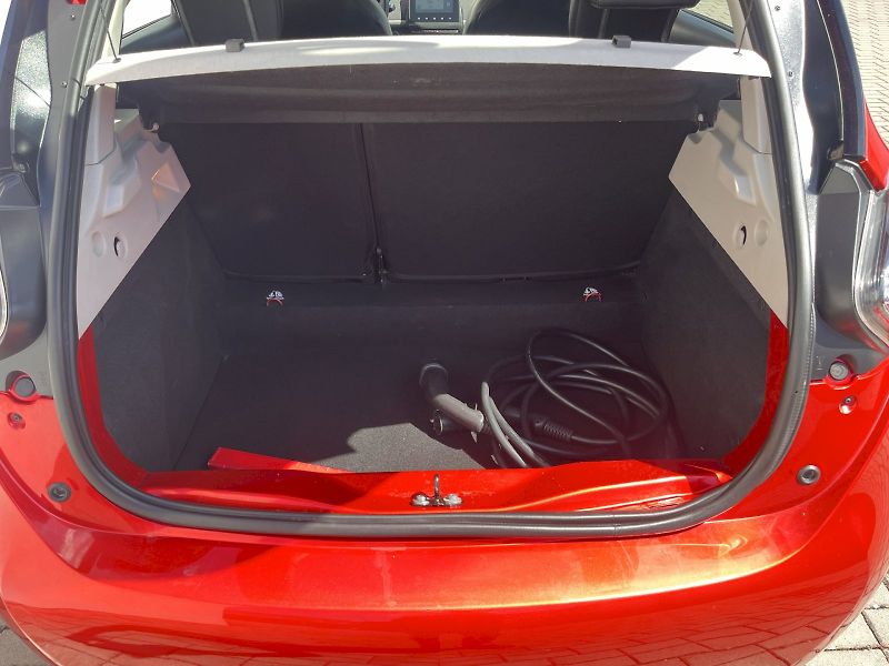 Renault ZOE (2020) 80KW ZEN 52kWh - fotka 13 z 22
