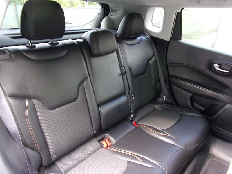 Jeep Compass  2.0M-Jet4X4 LONGITUDE 85000KM - fotka 23 z 26