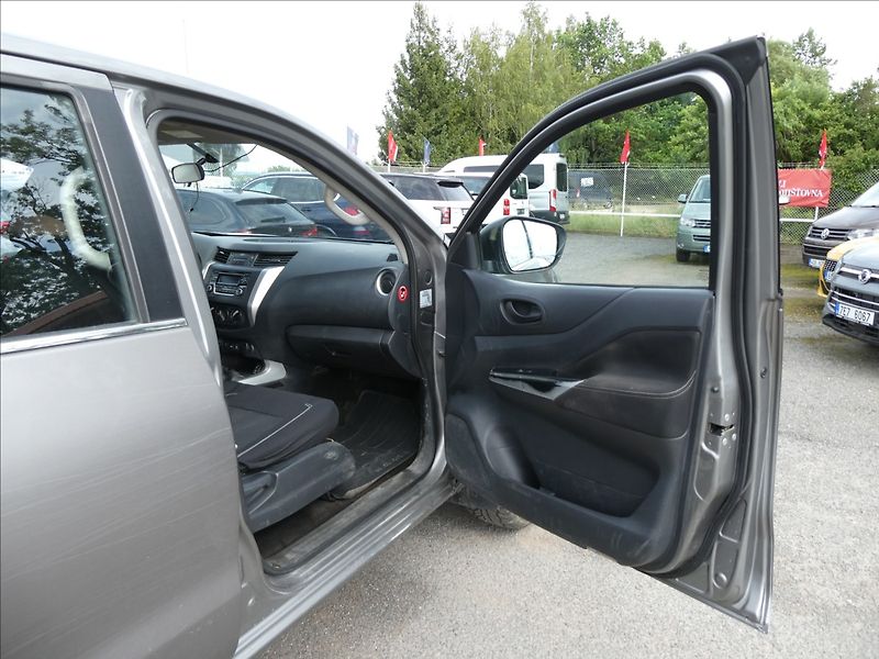 Nissan Navara 2,3 dCi 1.majitel,DPH,4x4,závě - fotka 9 z 28