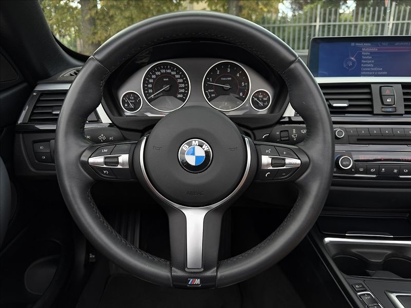 BMW Řada 4 3,0   435d Xdrive Cabrio 1.maj - fotka 12 z 21