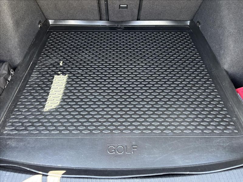 Volkswagen Golf 1,0 TSI 81 kW Comfortline - fotka 14 z 48