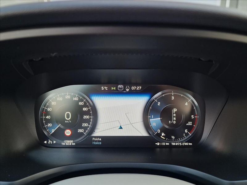 Volvo V60 D4 Cross Country AWD,ČR,1.Maj - fotka 23 z 50