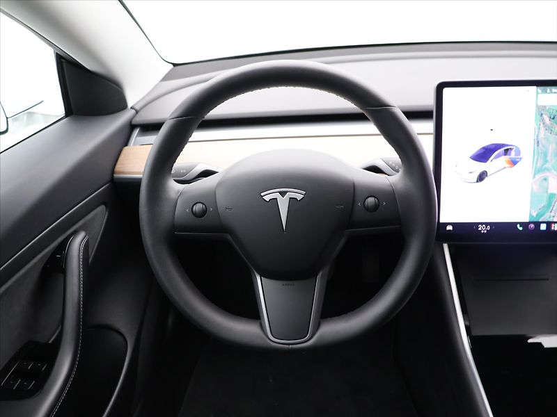 Tesla Model 3 239kW Standard Range+ EAP - fotka 18 z 30