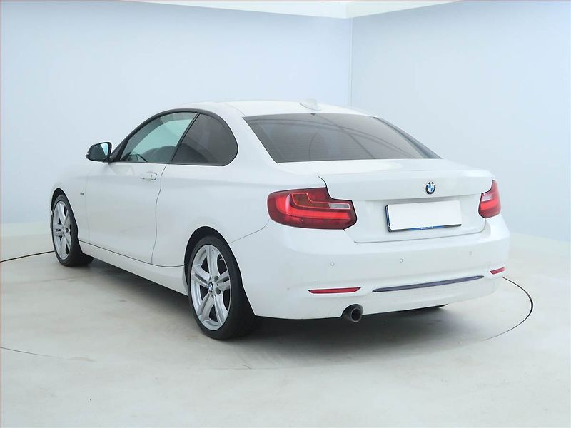 BMW Řada 2 (2015) Sport Line 218d, Navi - fotka 4 z 17