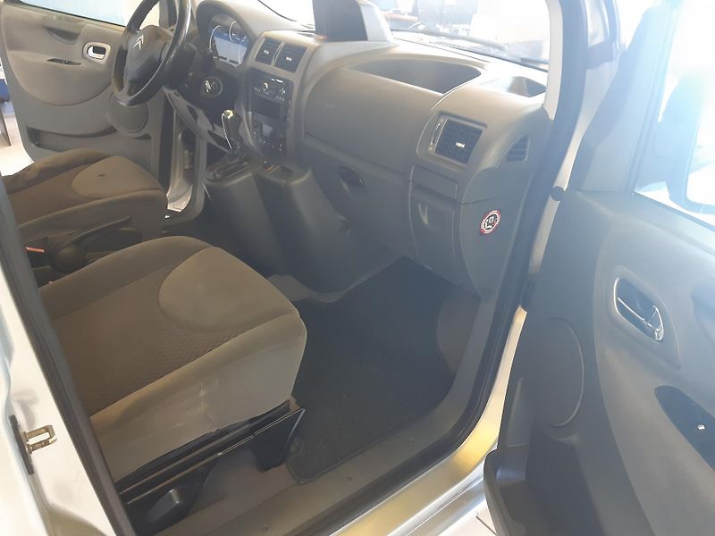 Citroën Jumpy 2.0HDI MULTISPACE 7míst L2 - fotka 19 z 21