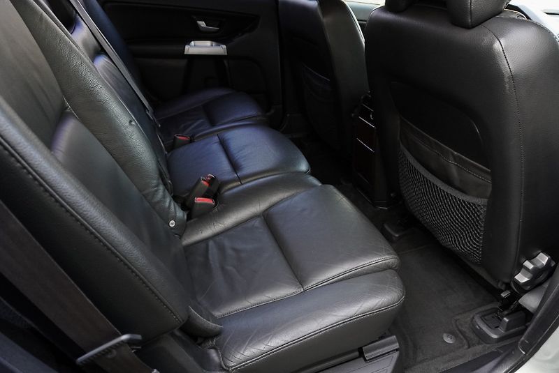 Volvo XC90 2,4D D5 EXECUTIVE AWD 120KW - fotka 14 z 22
