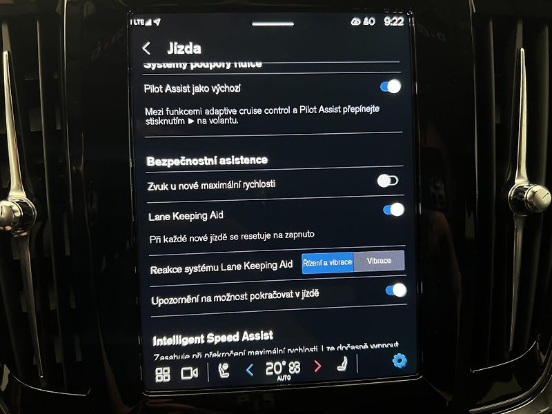 Volvo V90 T6 AWD DARK PLUS - fotka 34 z 45