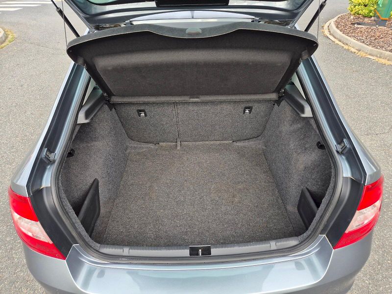 Škoda Rapid (2013) Ambition 1.6 TDI 77 kW 5°manuá - fotka 27 z 27