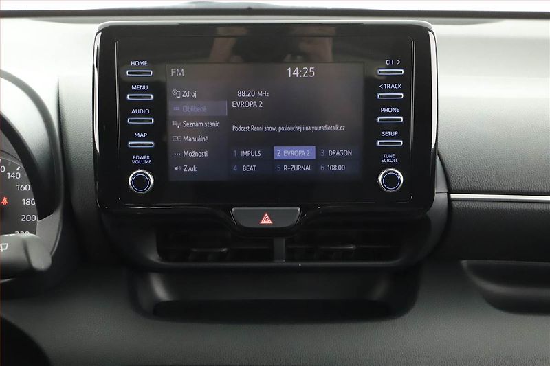 Toyota Yaris (2022) 1.5 VVT-i Hybrid, Automat - fotka 11 z 14