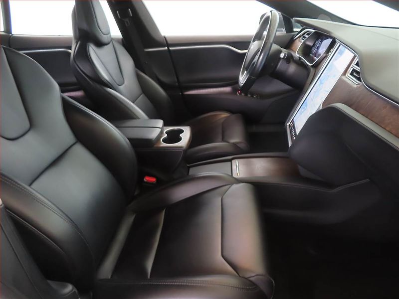 Tesla Model S (2017) P100D, SoH 93% - fotka 9 z 17