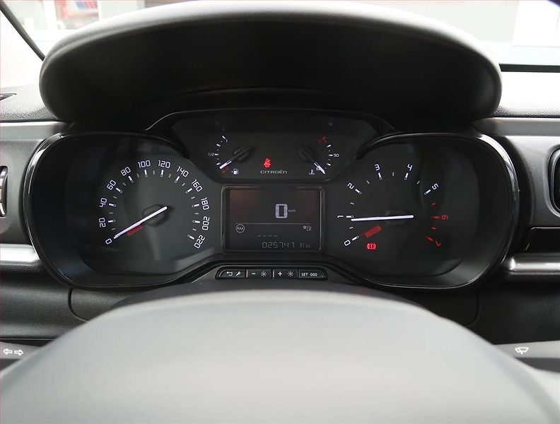 Citroën C3 (2022) Shine 1.2 PureTech, Serv.kniha - fotka 11 z 17