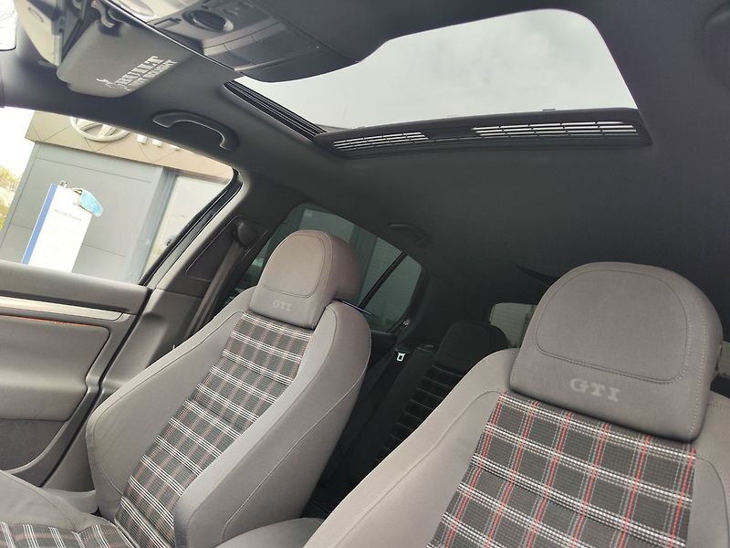 Volkswagen Golf 2.0 TFSI/147kW GTI - fotka 14 z 23