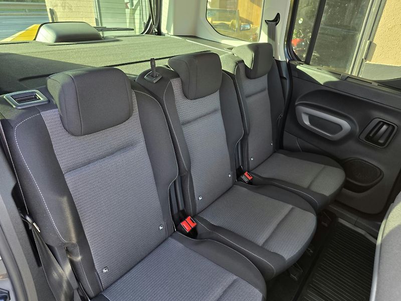 Toyota ProAce City Verso 1.2-TOP STAV-PANORAMA-KAMERA - fotka 17 z 21