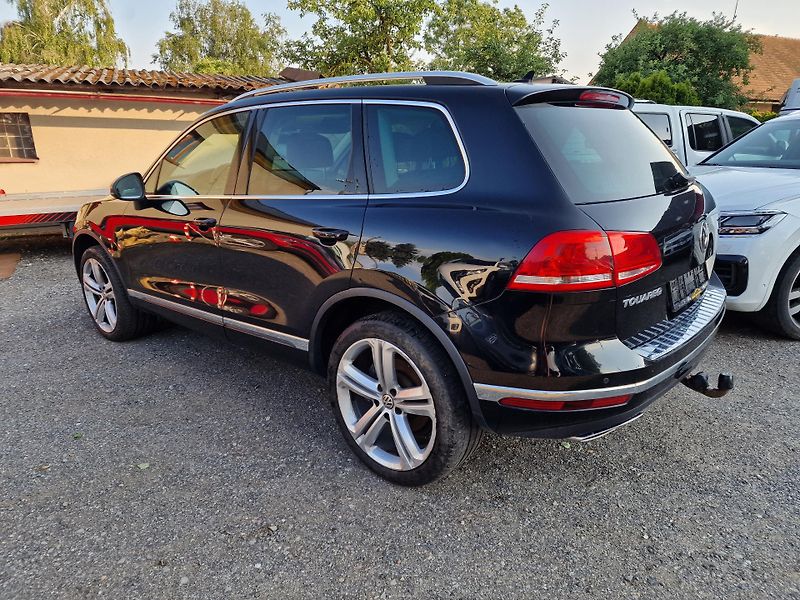 Volkswagen Touareg 4,2TDI V8 EXCLUSIVE - fotka 6 z 19