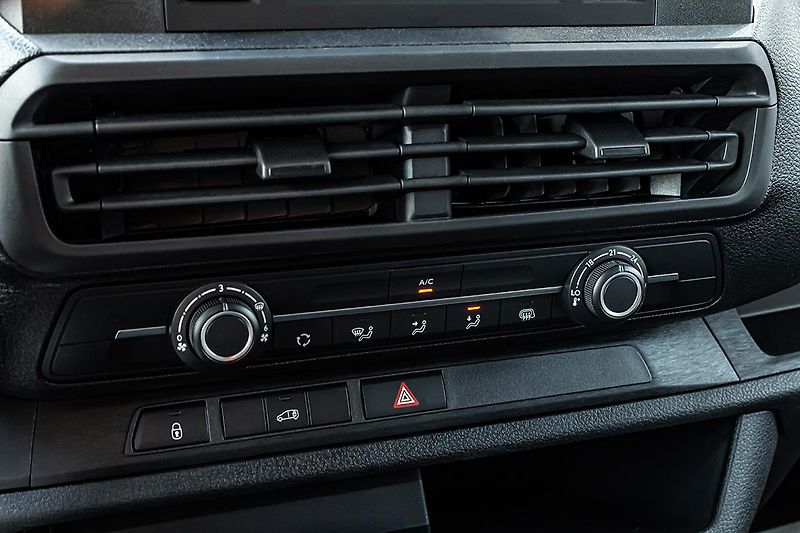 Peugeot Expert (2026) 2,2 BlueHDi 150 S&S MAN6 L3 - fotka 11 z 11