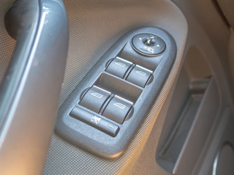 Ford Kuga (2012) 2.0D 103KW 4x4 TITAN – CARPLAY - fotka 29 z 47