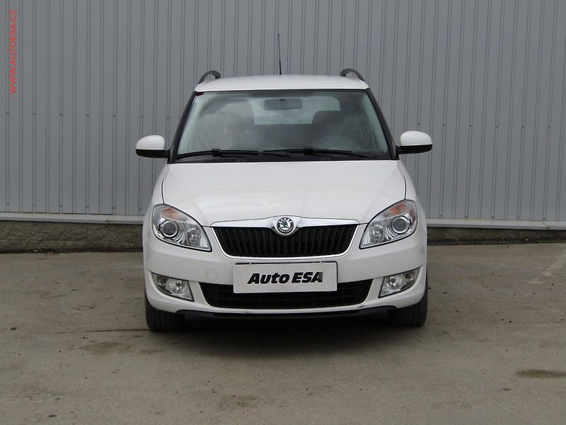 Škoda Fabia (2011) 1.2 TSi, Ambiente, +kola - fotka 2 z 18