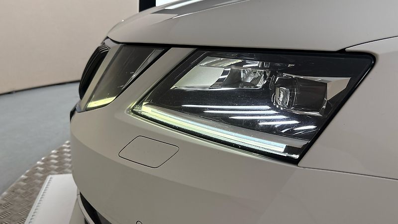 Škoda Octavia 2.0 TDI DSG 4x4 Style Combi - fotka 18 z 25