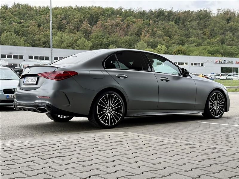 Mercedes-Benz Třídy C AMG Paket  C 300 4MATIC - fotka 3 z 24