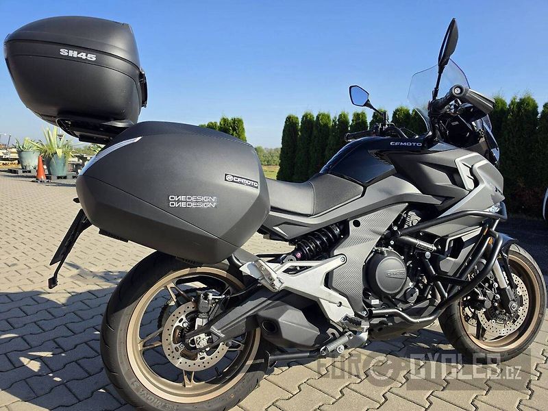 CFMOTO 700 MT Premium (2024) - fotka 17 z 19