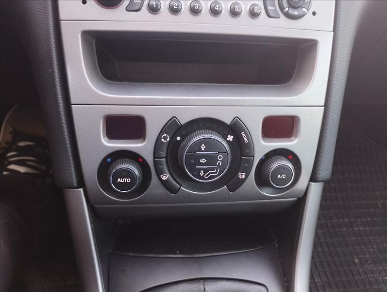 Peugeot 308 1,6 HDi 80KW SW - fotka 12 z 18