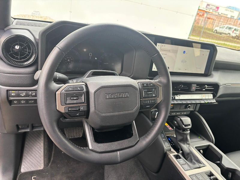 Toyota Land Cruiser 2.8 D-4D 6AT Invincible - fotka 14 z 30