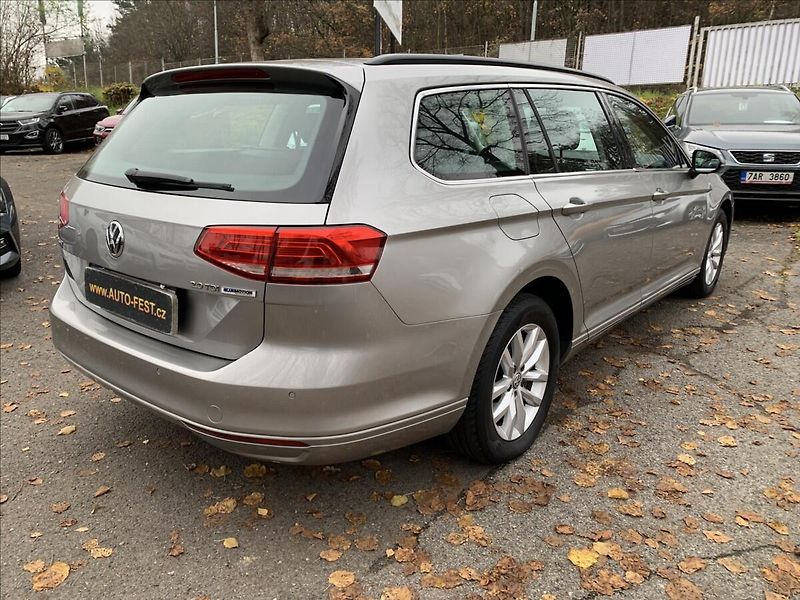 Volkswagen Passat 2,0 TDI,ČR - fotka 8 z 17