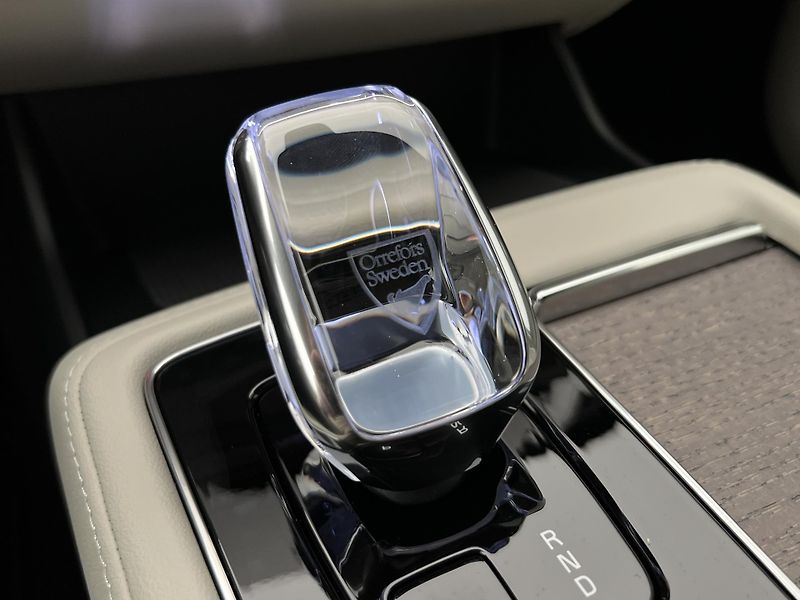 Volvo XC90 (2026) T8 AWD AUT RECHARGE DARK PLUS - fotka 31 z 46