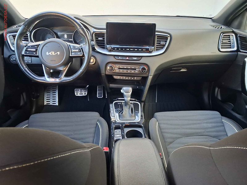 Kia Ceed (2023) 1.5 T-GDi, 2.maj,ČR, GT-line - fotka 8 z 19