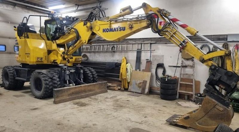 Komatsu (2023) PW138 bagr mimoosé tilt 14.5t  - fotka 10 z 10