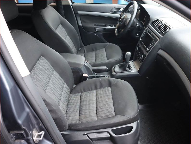 Škoda Octavia (2009) 1.9 TDI, Serv.kniha, po STK - fotka 9 z 16